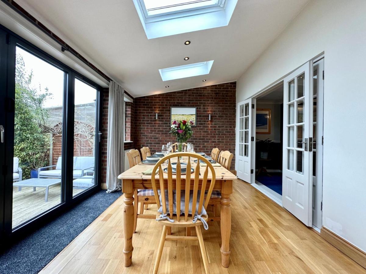 Holiday home Splendid 3 Double Bedroomed House Near