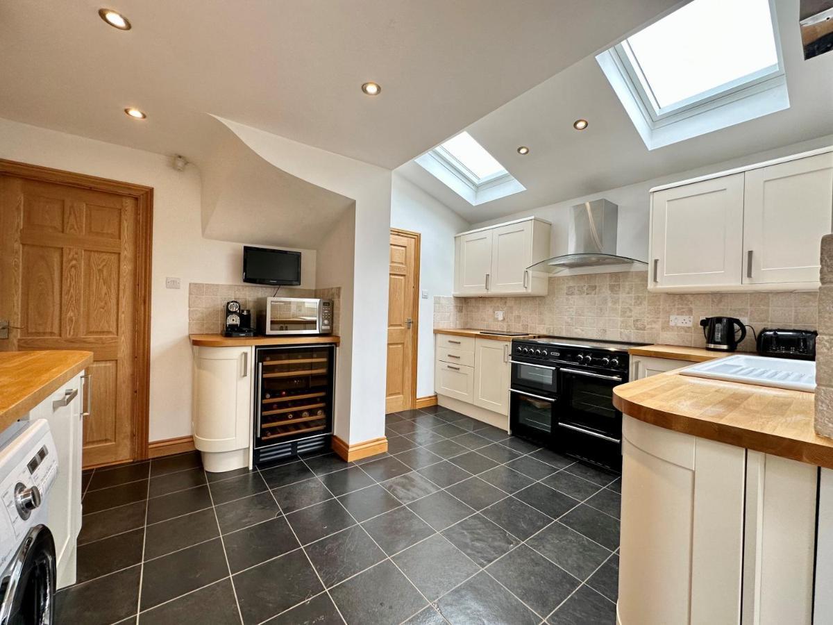 Splendid 3 Double Bedroomed House Near